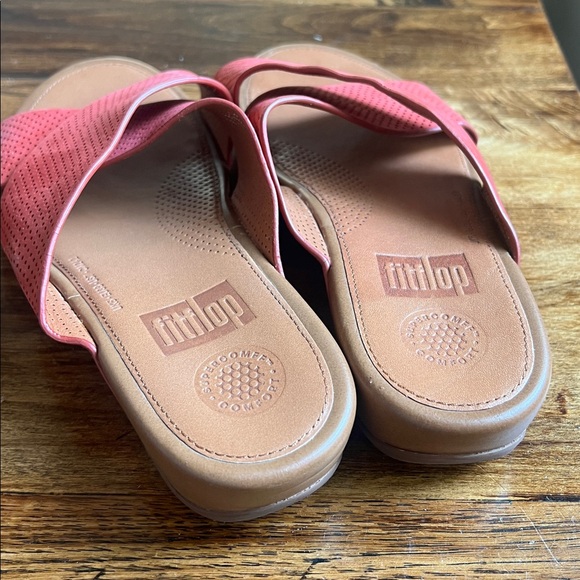 FitFlop Red Crisscross Perforated Leather Slide Sandals Sz 7 - Picture 9 of 10